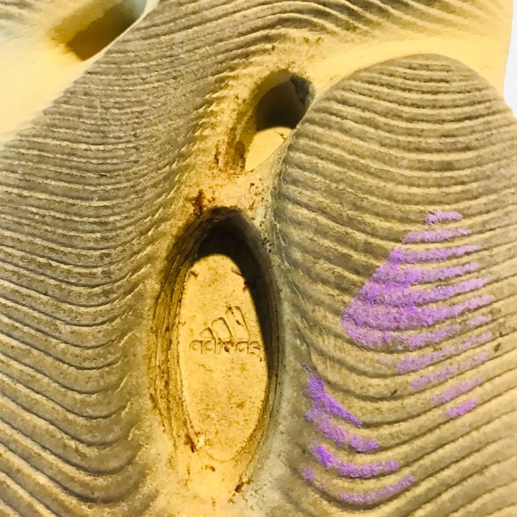 Adidas Yeezy - Picture 8 of 11